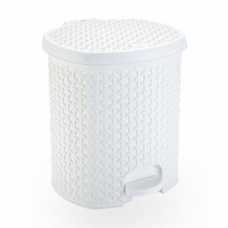 LIXEIRA RATTAN C/PEDAL 15 LTS BRANCO - Distribuidora 12 de Outubro