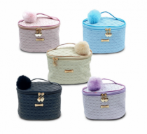 NECESSAIRE DE POLIESTER 50% E 50% PVC - Distribuidora 12 de Outubro