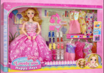 BONECA PLASTICA COM ACESSORIOS - Distribuidora 12 de Outubro