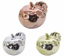 ENFEITE DECOR MACA PORCELANA METALIZADA 7X6CM - Distribuidora 12 de Outubro